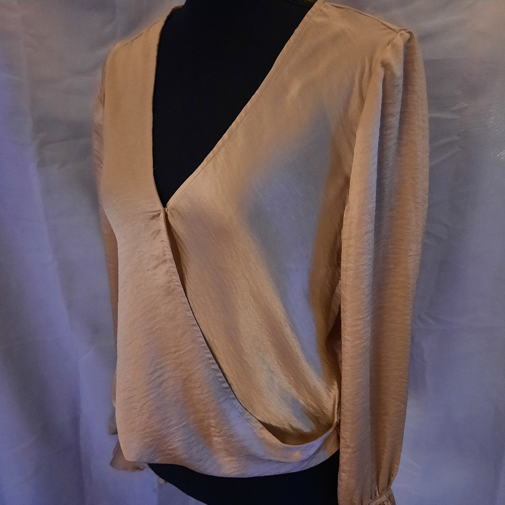Steve Madden Faux Wrap Blouse Sz Medium Champagne Beige Cream Satin Look V Neck - Picture 3 of 10